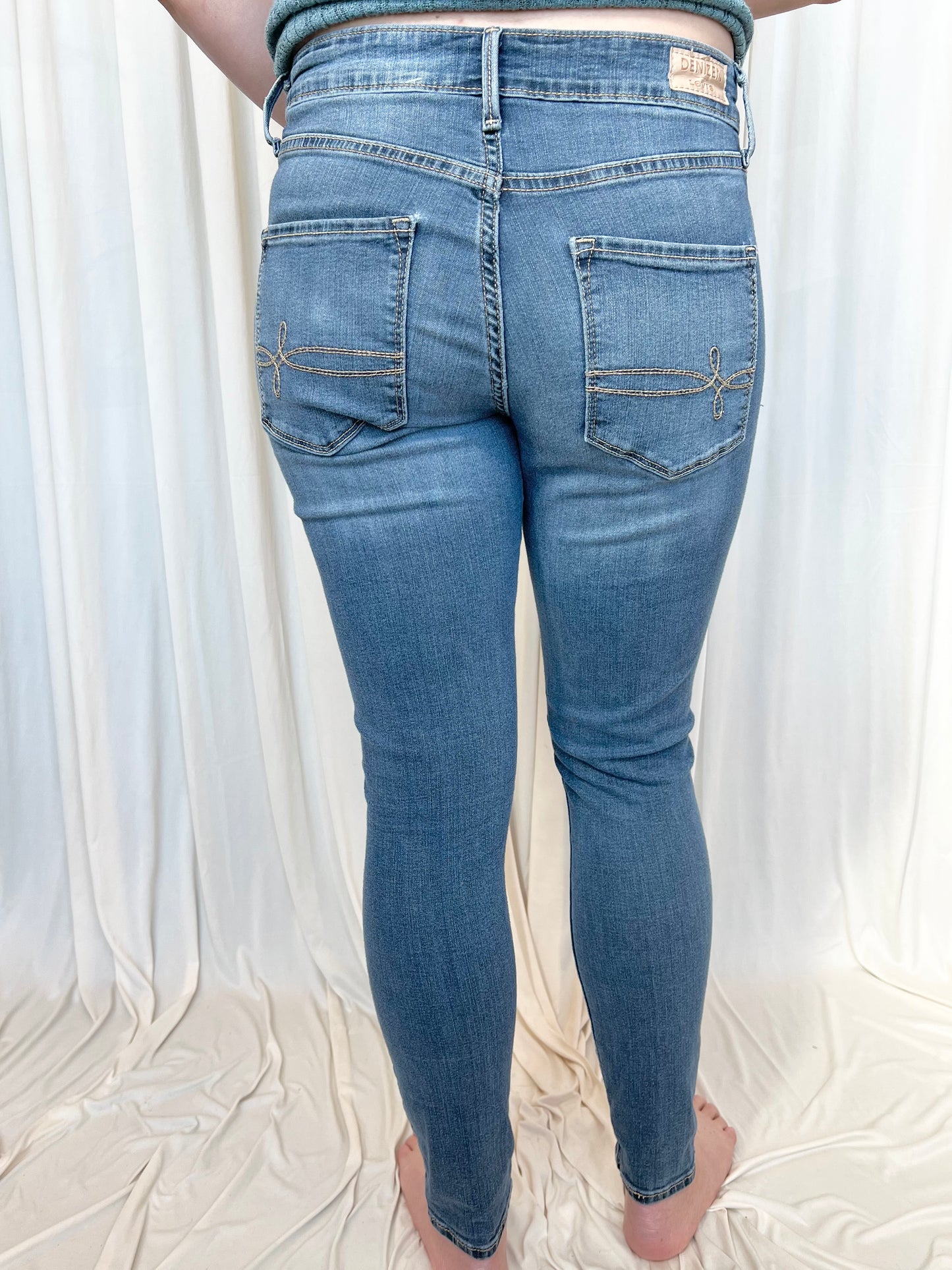 Medium Wash Jeans - 6